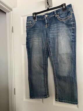 Like NEW Maurices Jean Capris 9/10